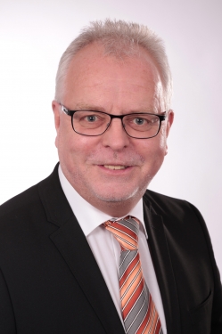 Dietmar Schönenborn, Diplom-Kaufmann